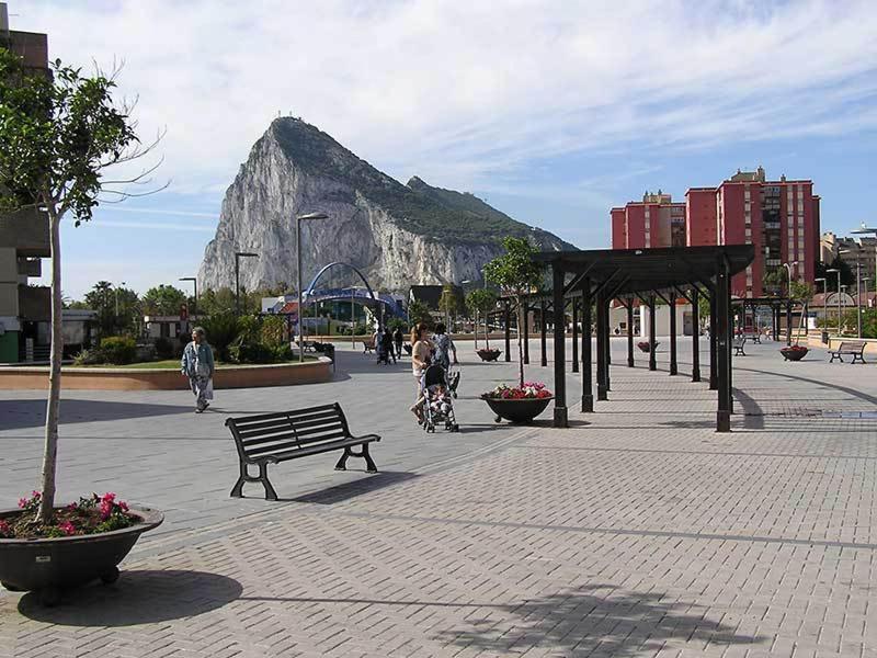 Practico Apartamento A 5 Min Andando De Gibraltar Y El Centro, Frente Al Mar La Línea de la Concepción Exteriör bild